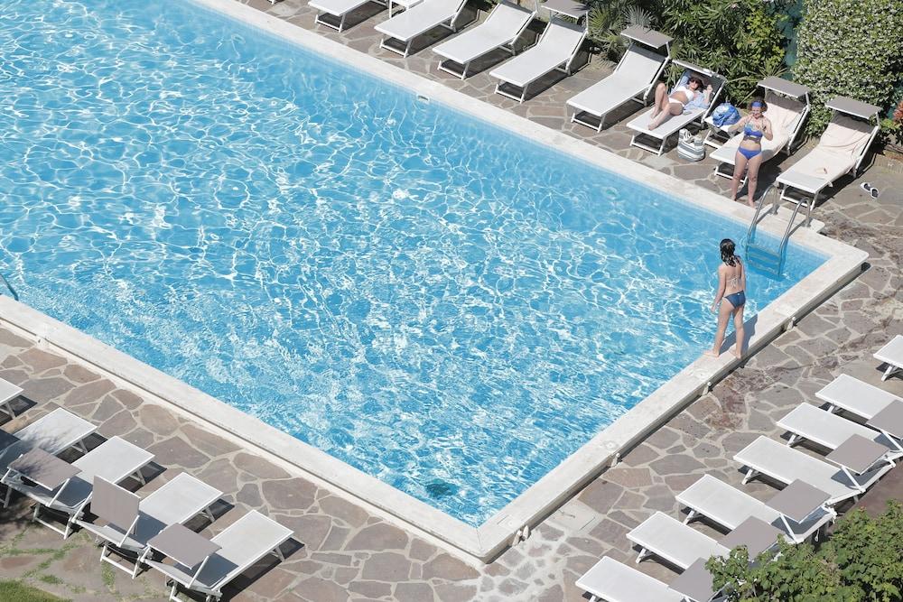 Hotel Doge Милано Мартима Екстериор снимка