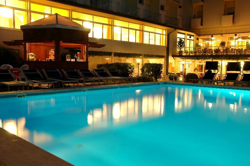 Hotel Doge Милано Мартима Екстериор снимка