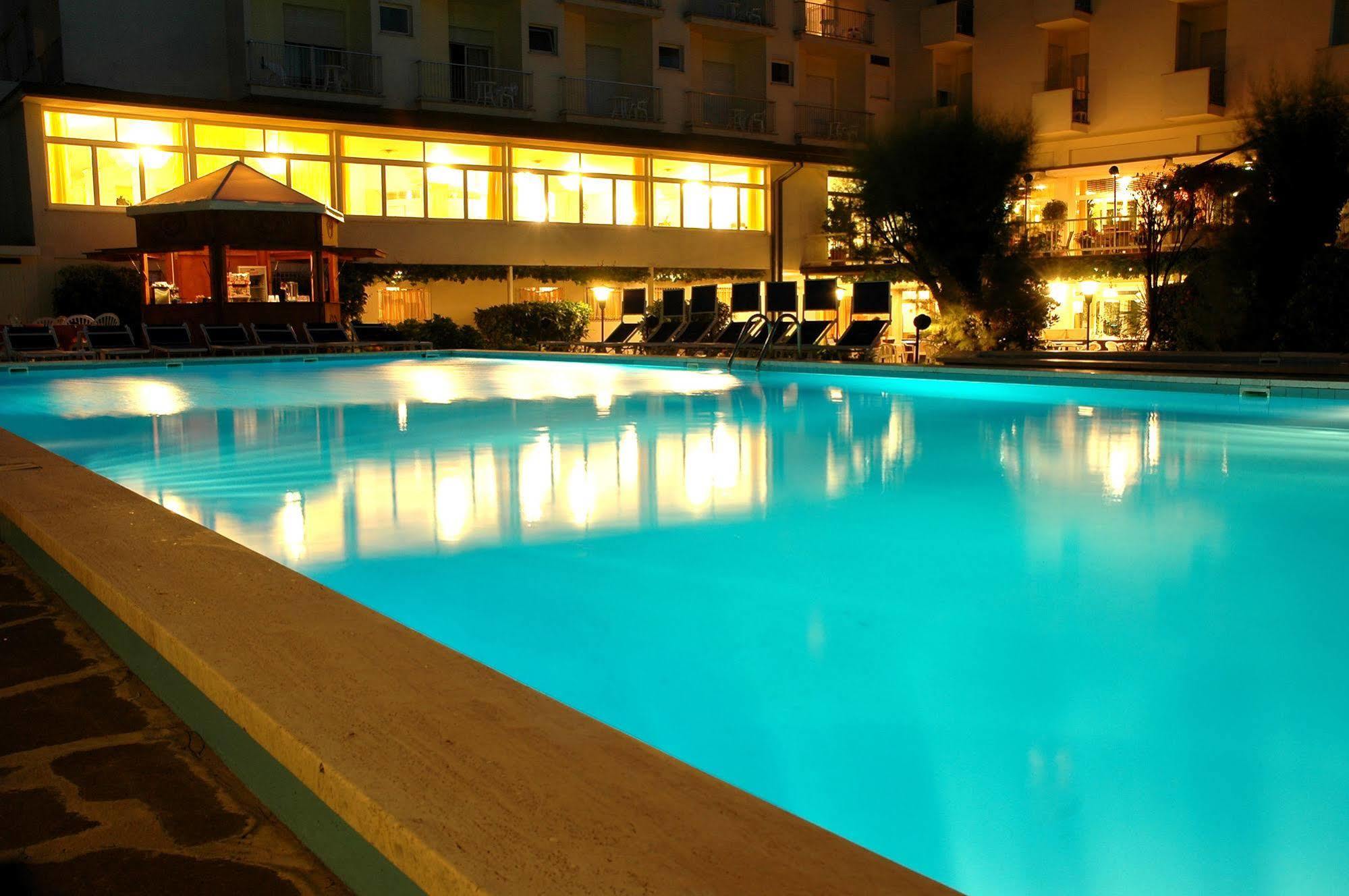 Hotel Doge Милано Мартима Екстериор снимка